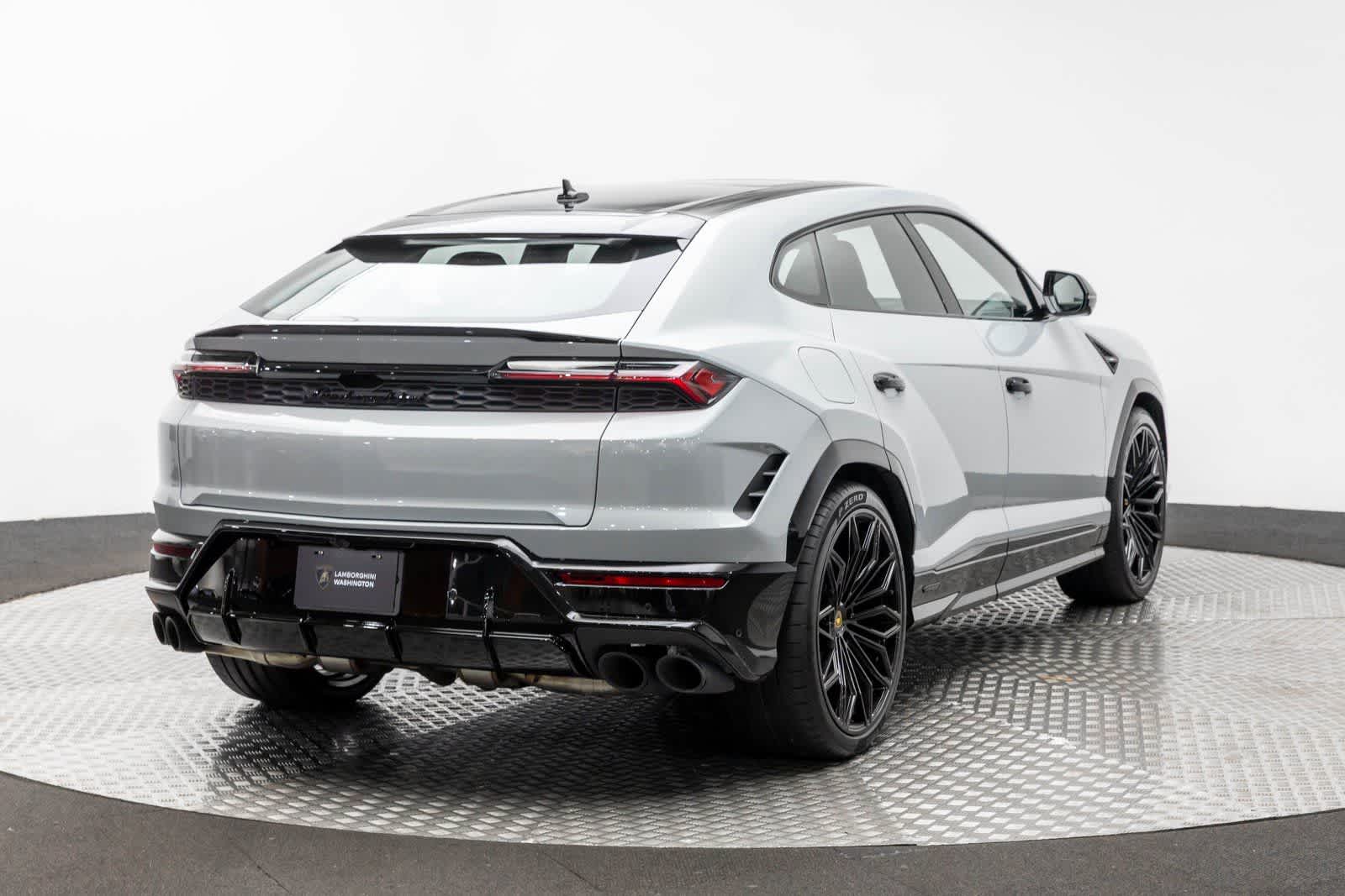 2025 Lamborghini Urus SE