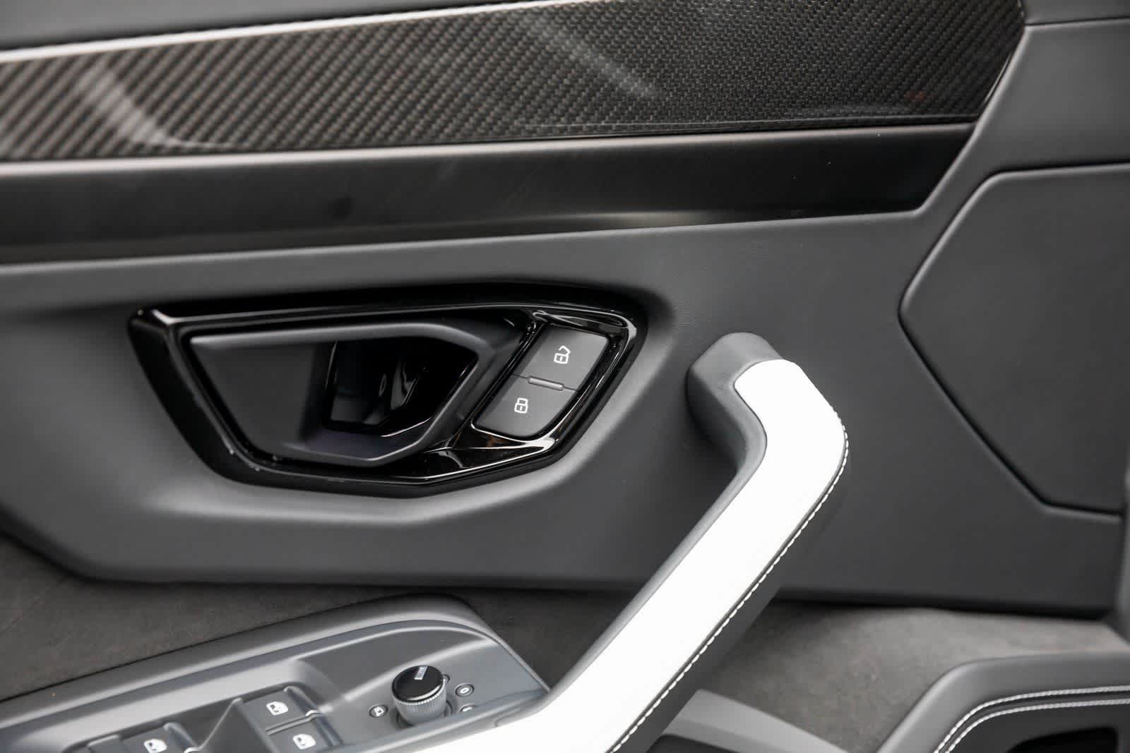2025 Lamborghini Urus SE