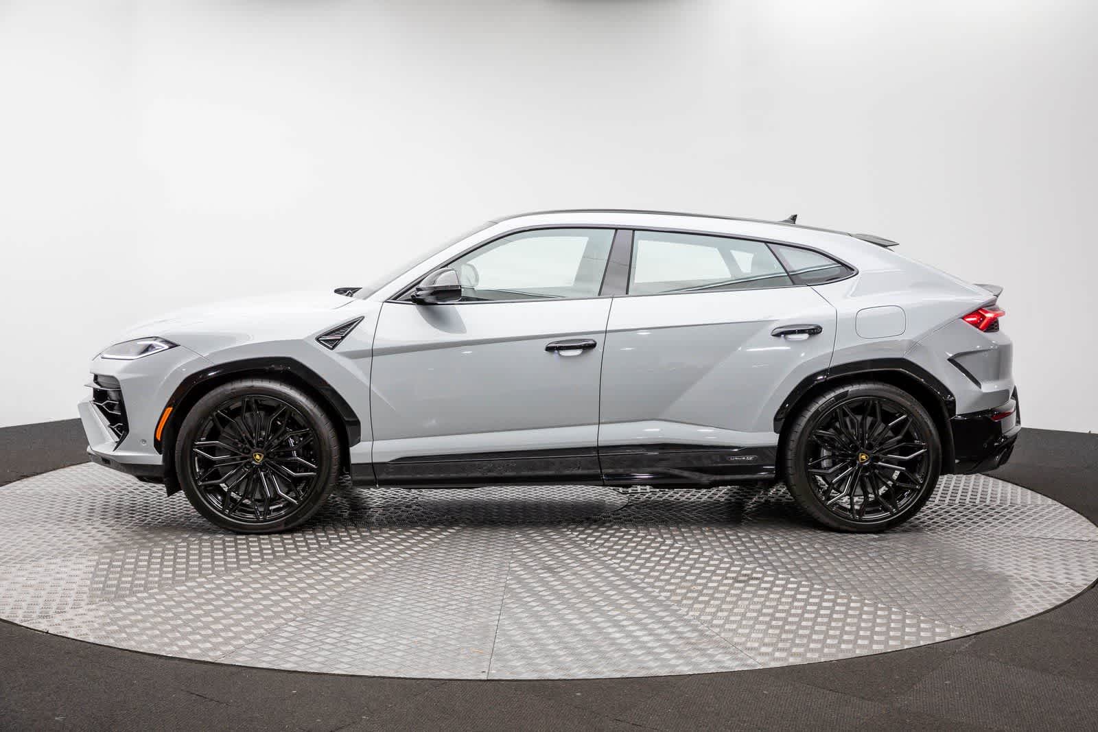2025 Lamborghini Urus SE