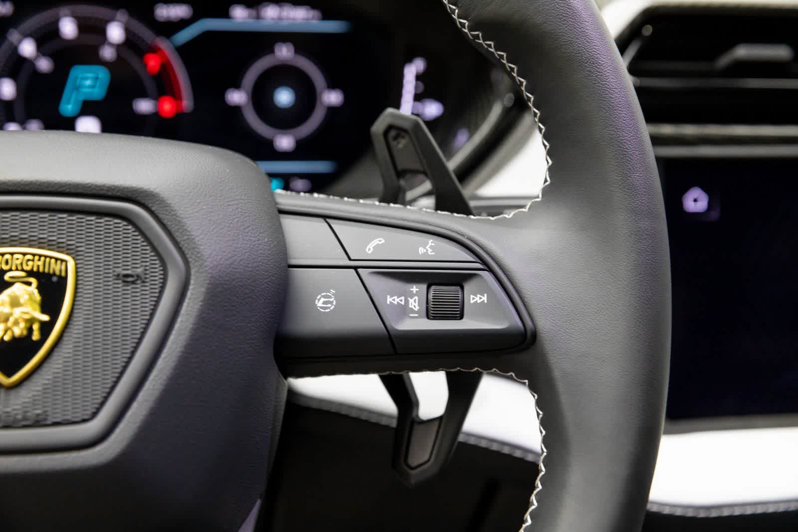 2025 Lamborghini Urus SE