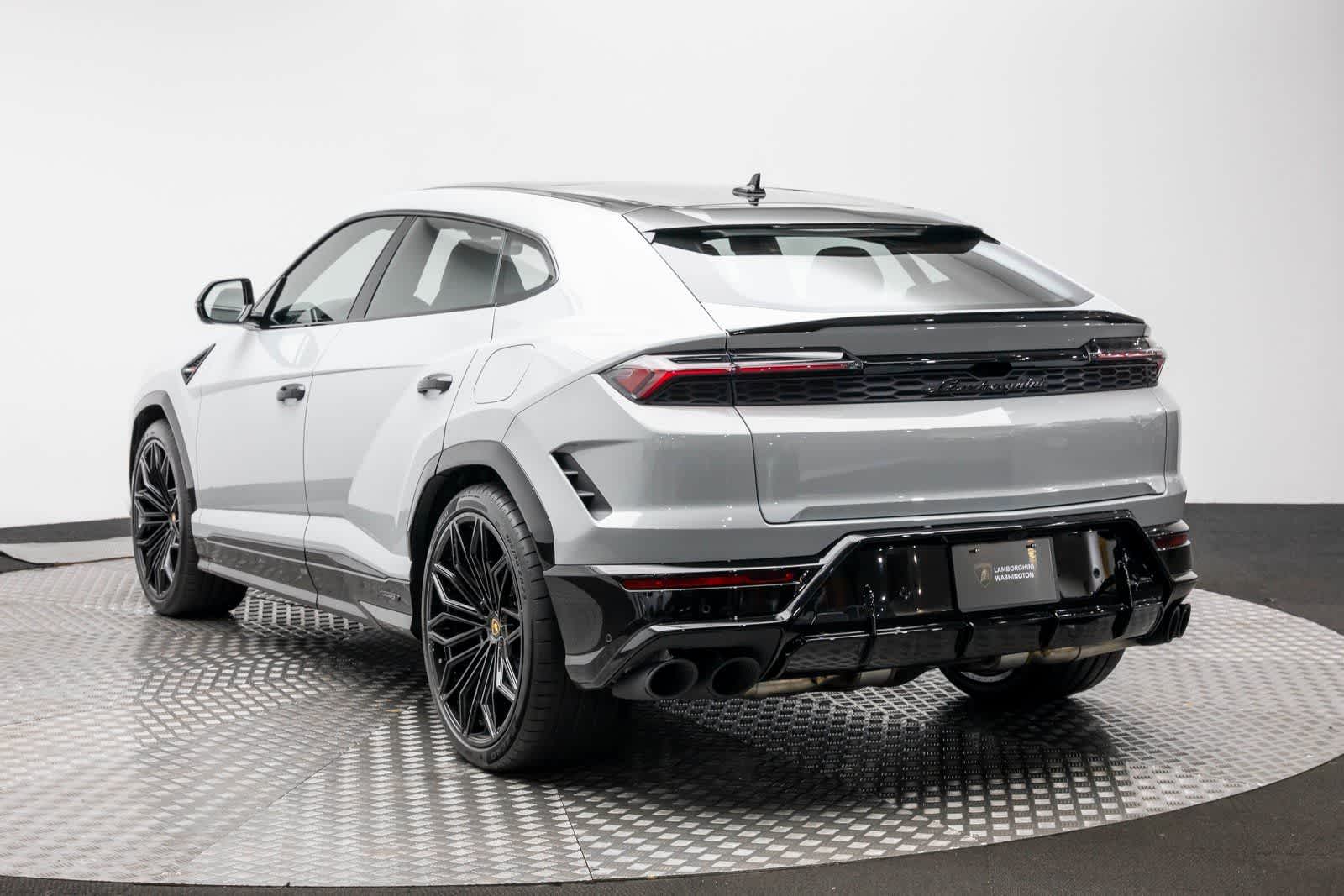 2025 Lamborghini Urus SE