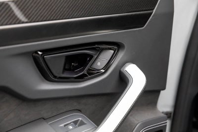 2025 Lamborghini Urus SE