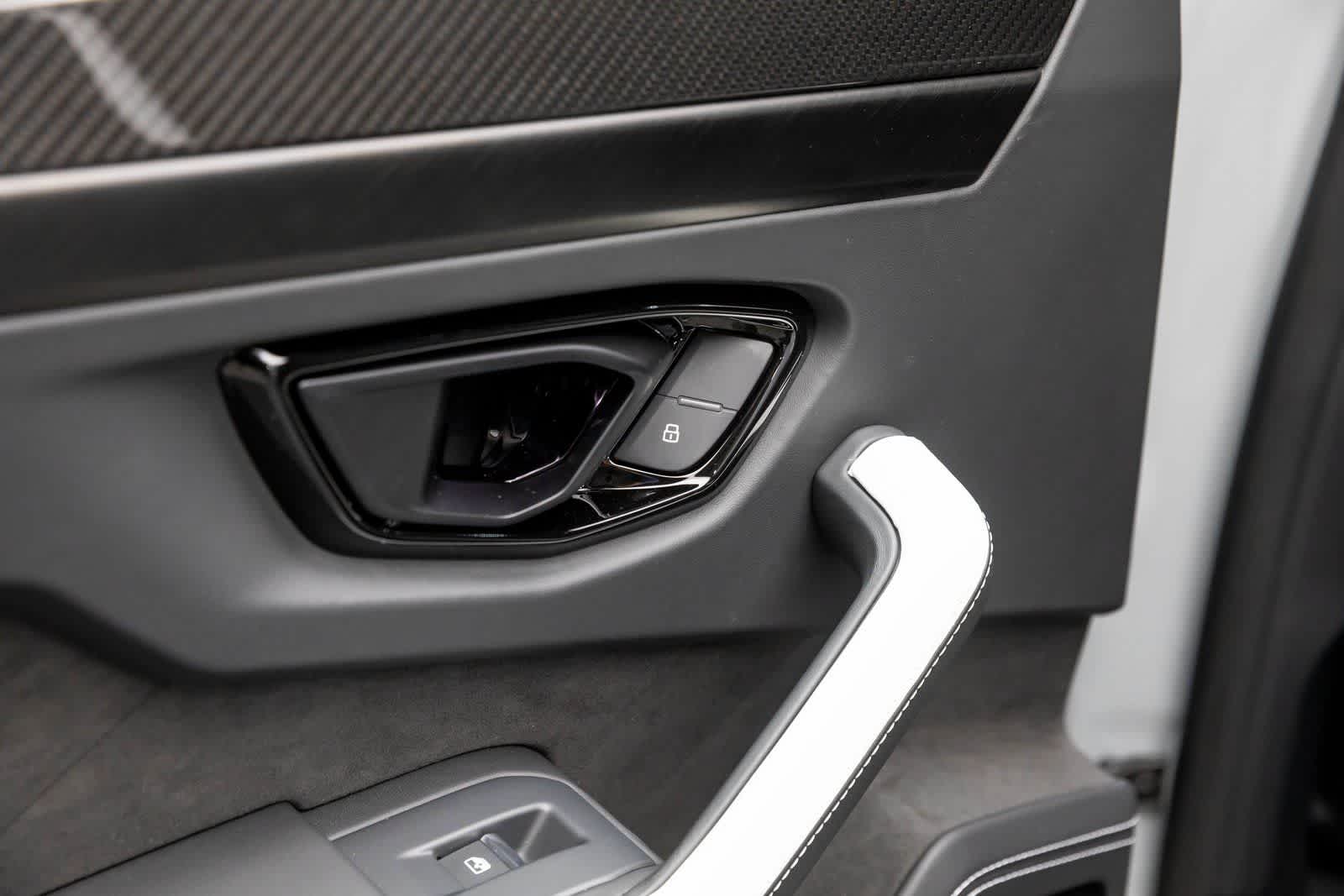 2025 Lamborghini Urus SE