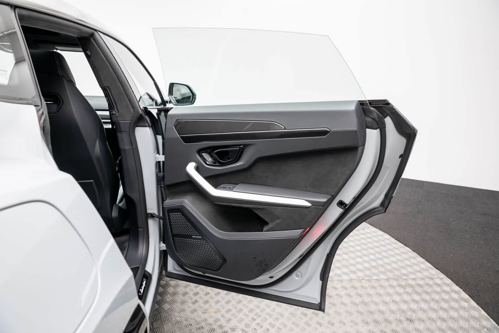 2025 Lamborghini Urus SE