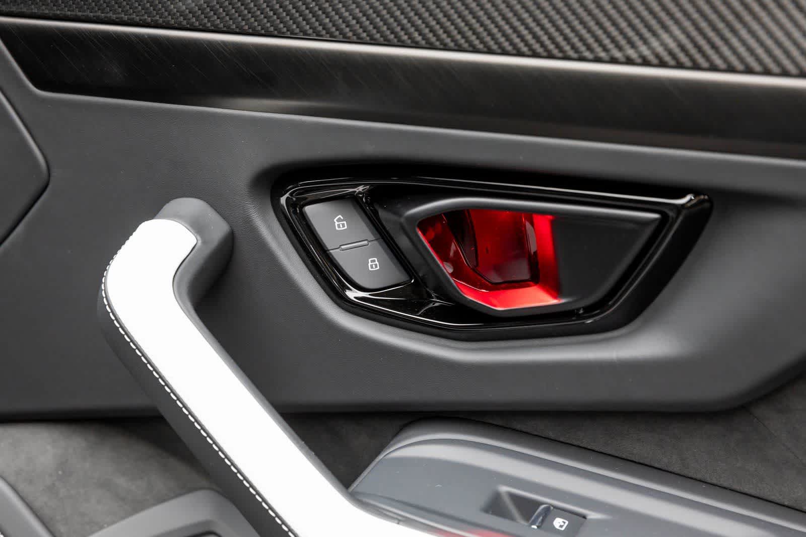 2025 Lamborghini Urus SE