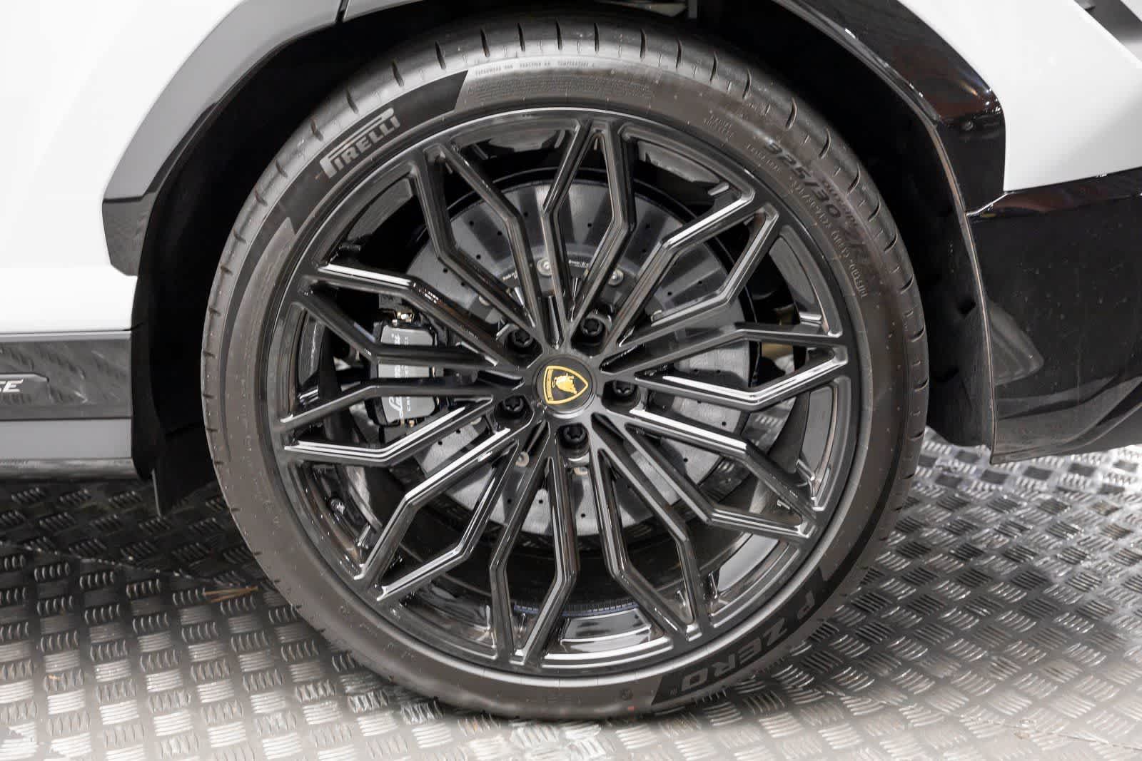 2025 Lamborghini Urus SE