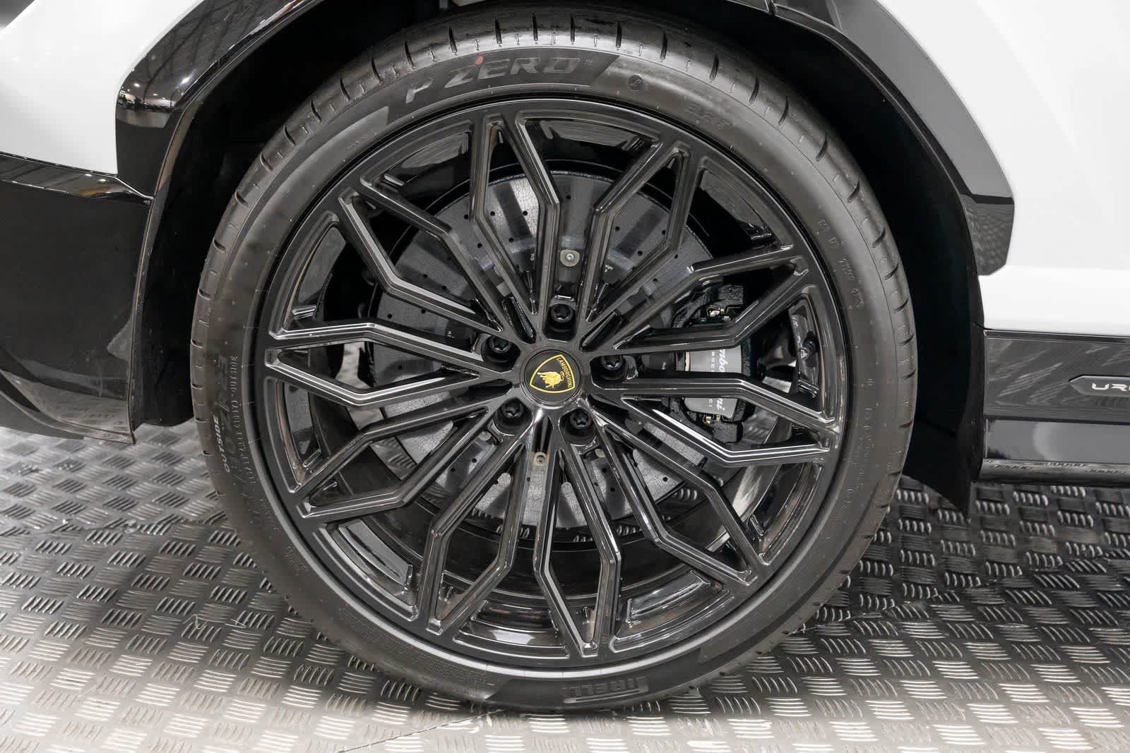 2025 Lamborghini Urus SE