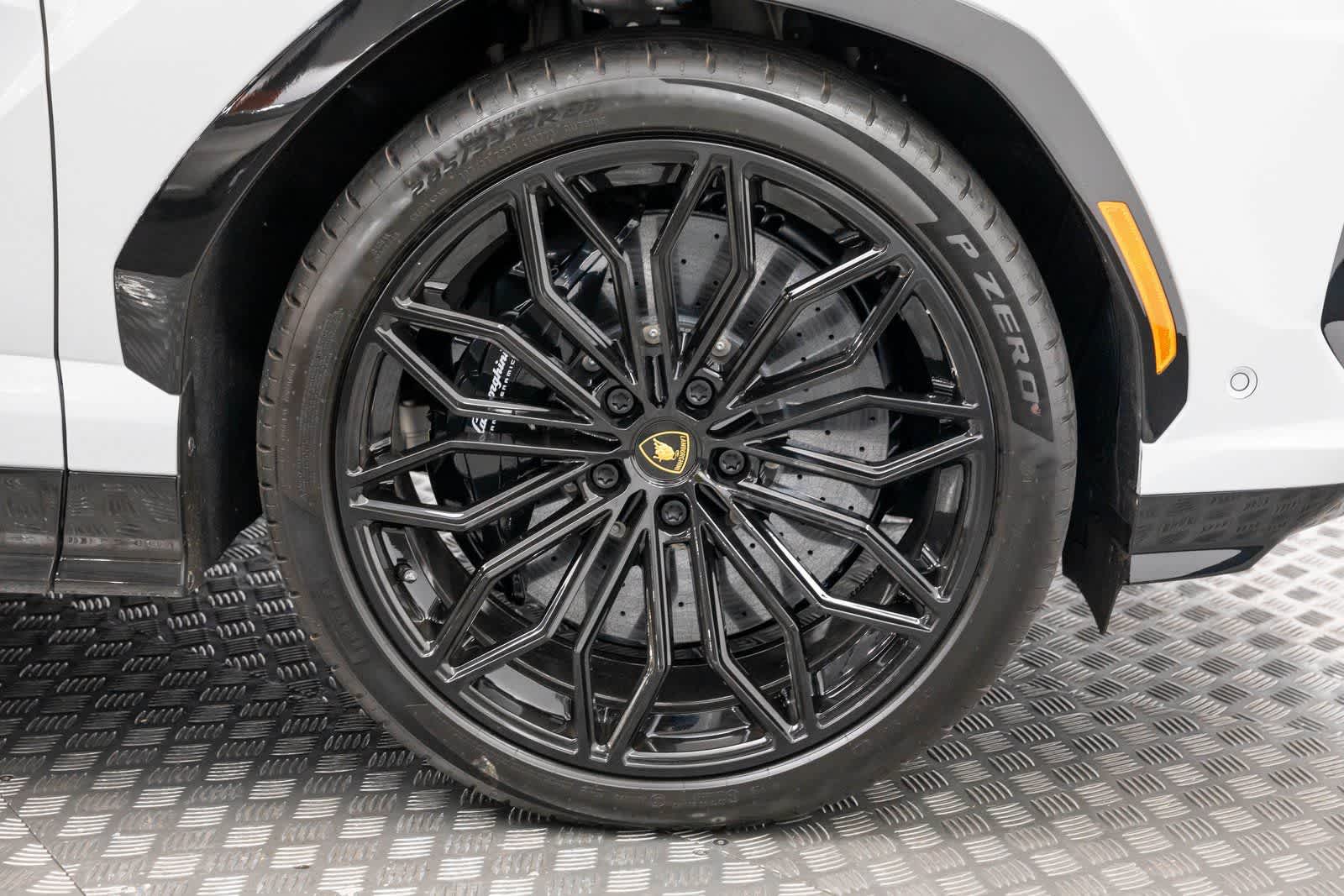 2025 Lamborghini Urus SE