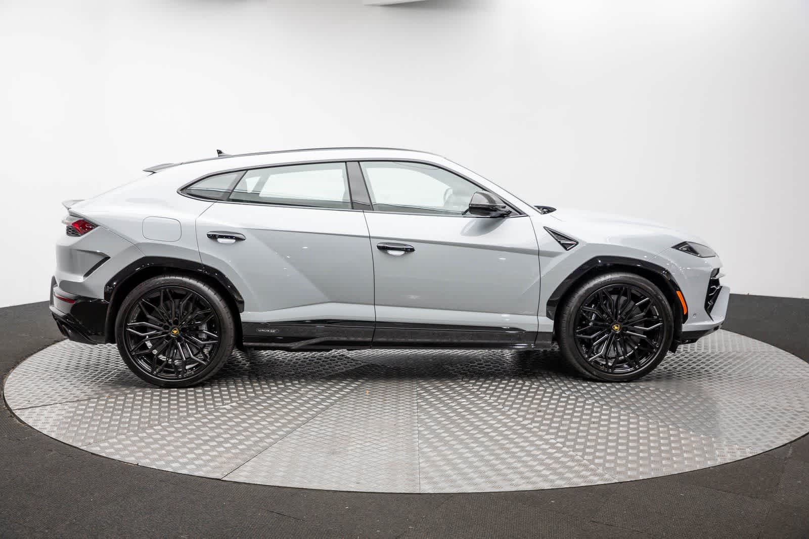 2025 Lamborghini Urus SE