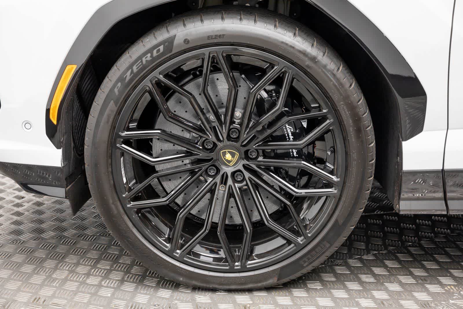 2025 Lamborghini Urus SE