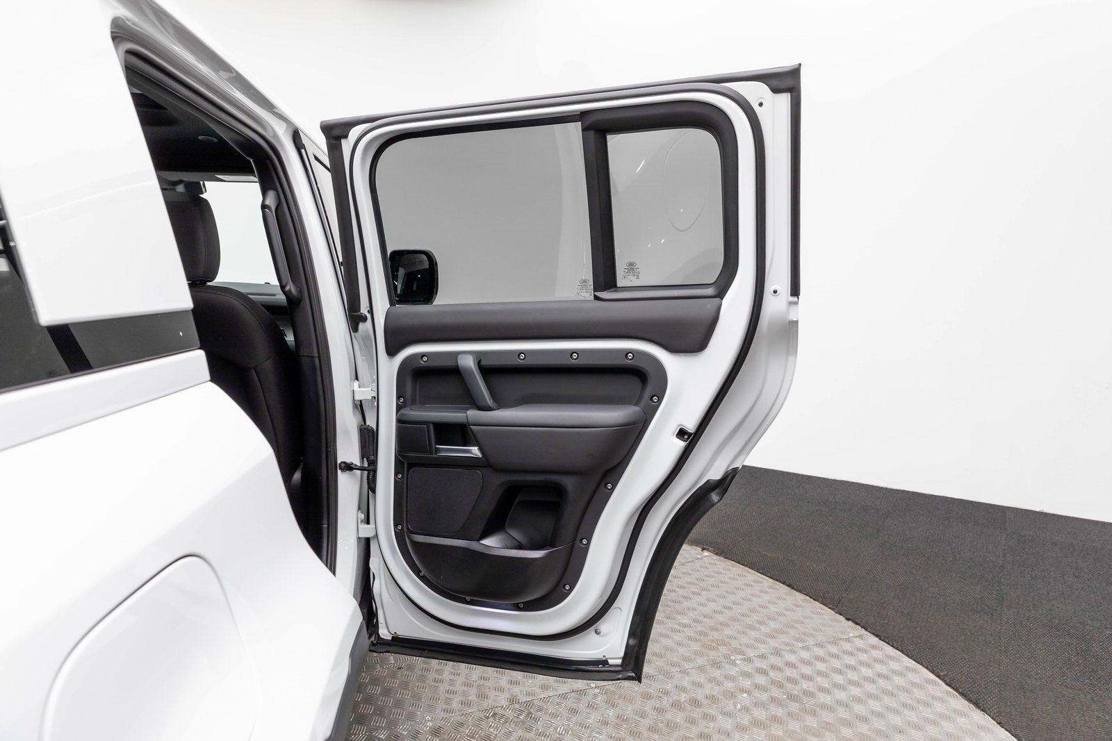 2025 Land Rover Defender S