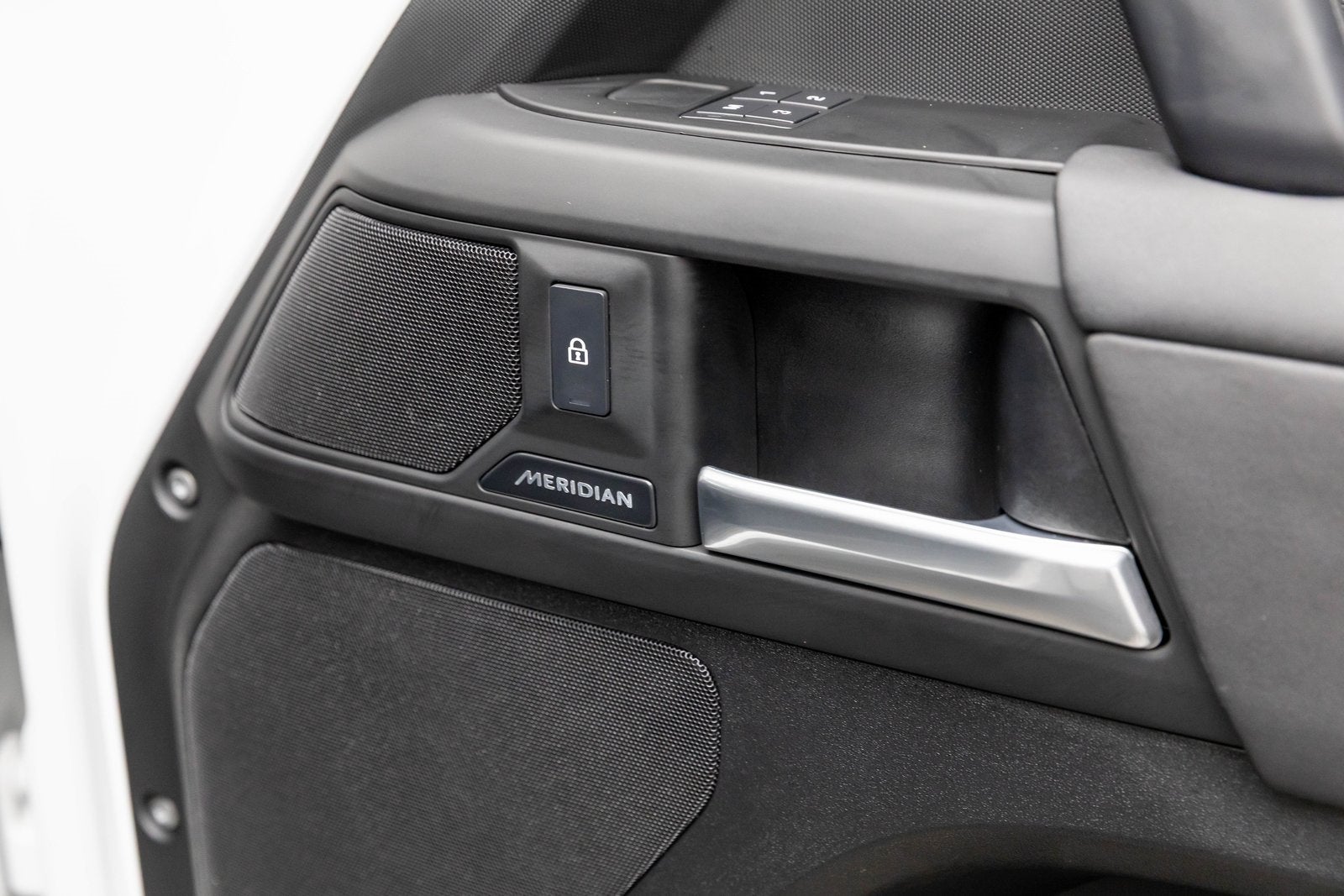 2025 Land Rover Defender S