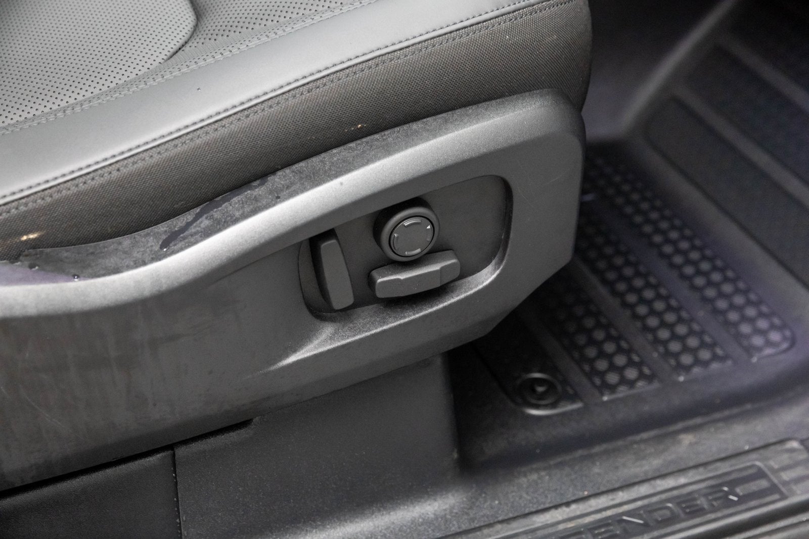 2025 Land Rover Defender S