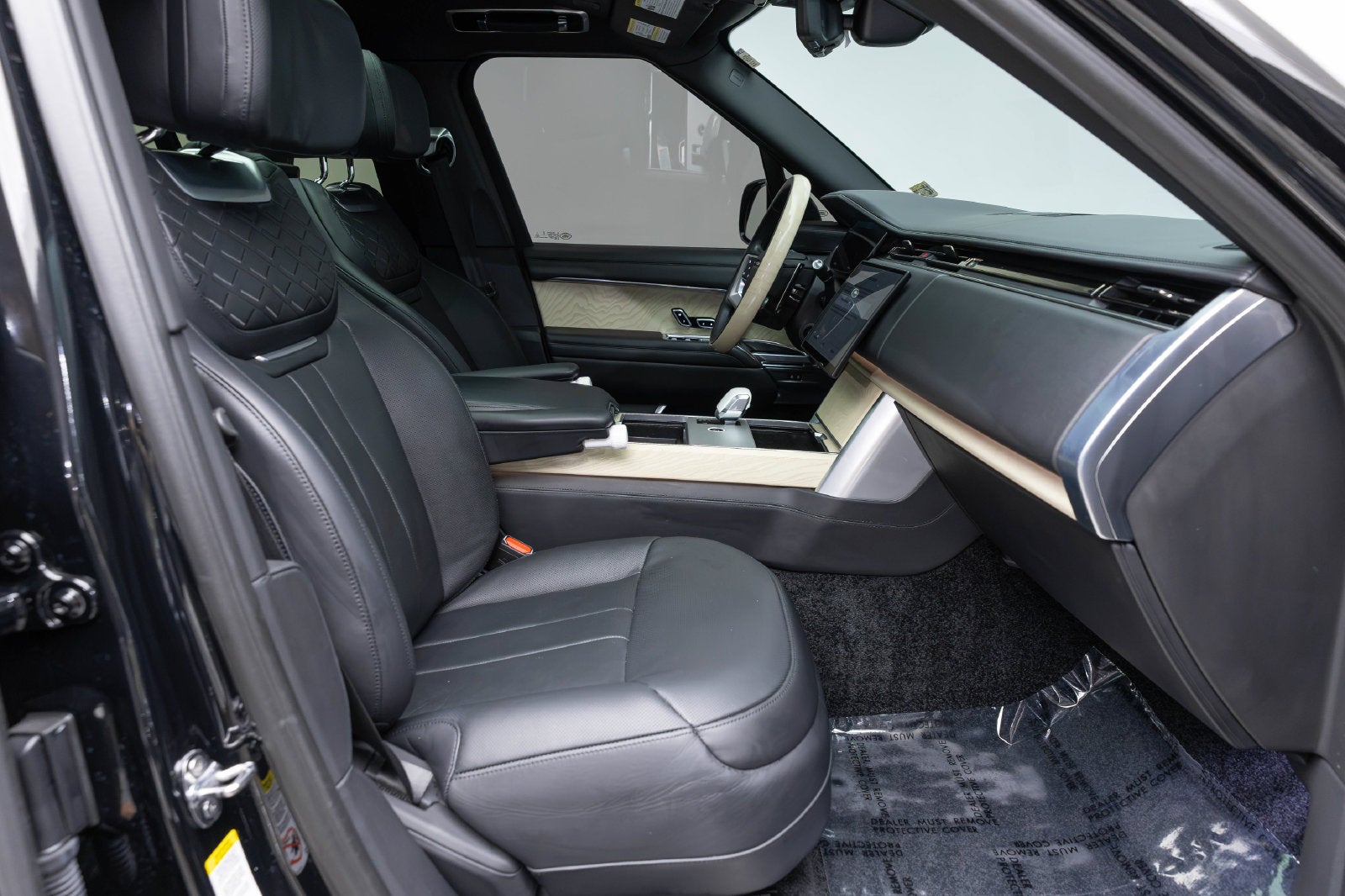 2025 Land Rover Range Rover SV