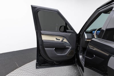 2025 Land Rover Range Rover SV