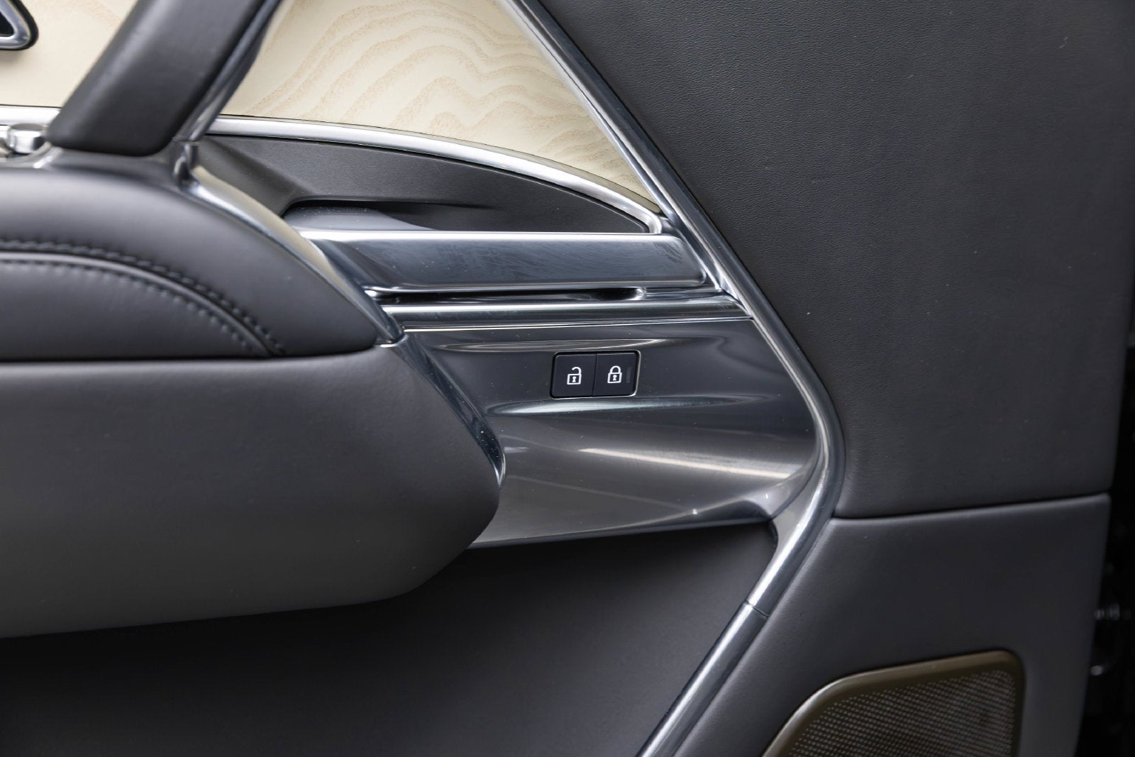 2025 Land Rover Range Rover SV