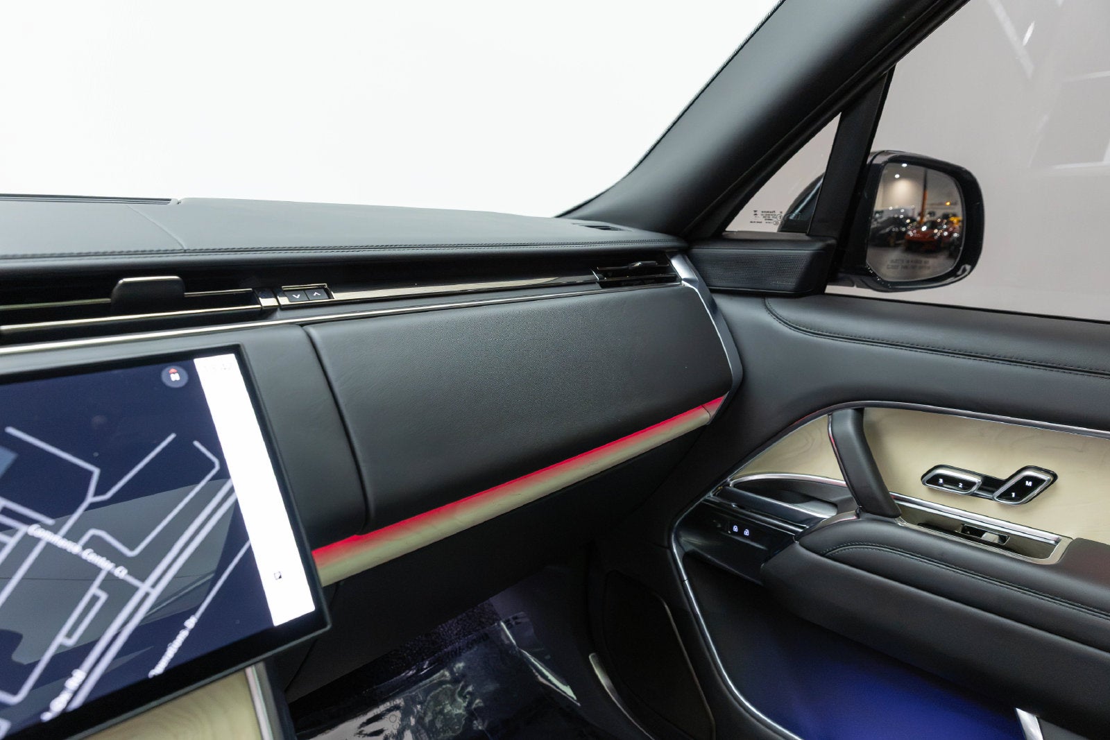 2025 Land Rover Range Rover SV