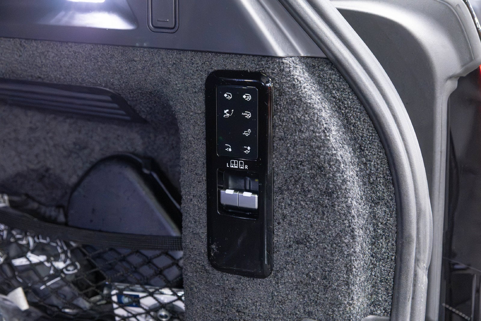 2025 Land Rover Range Rover SV