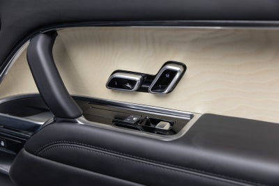 2025 Land Rover Range Rover SV