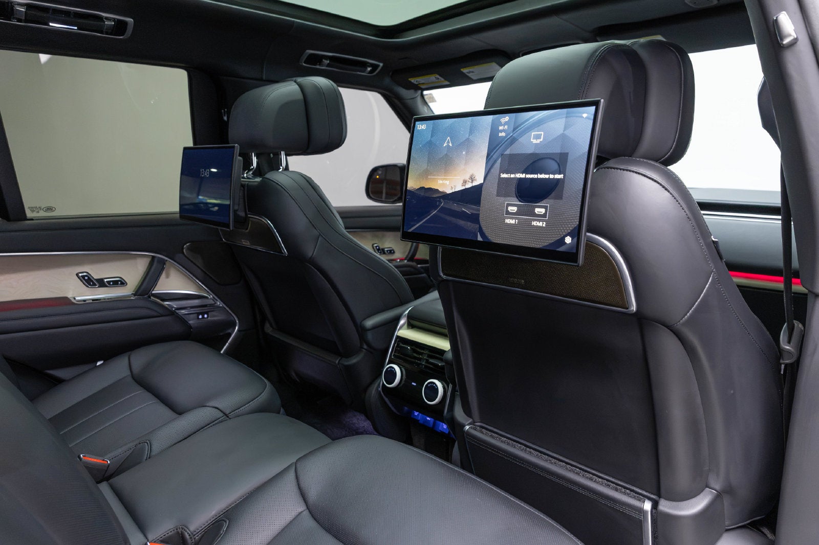 2025 Land Rover Range Rover SV