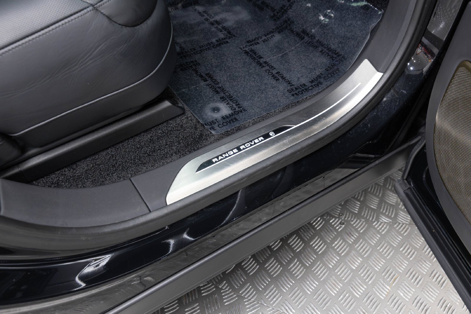 2025 Land Rover Range Rover SV