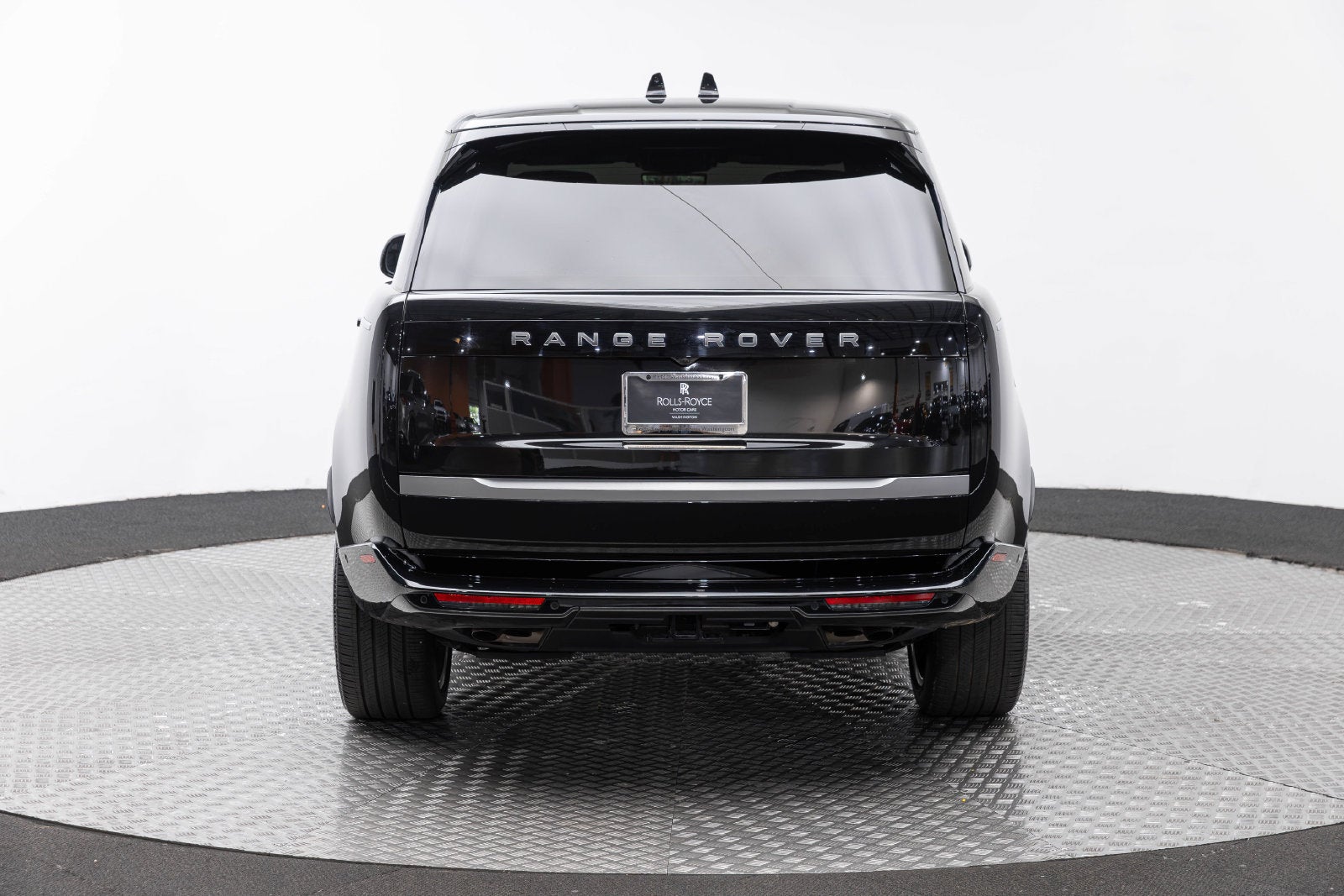 2025 Land Rover Range Rover SV