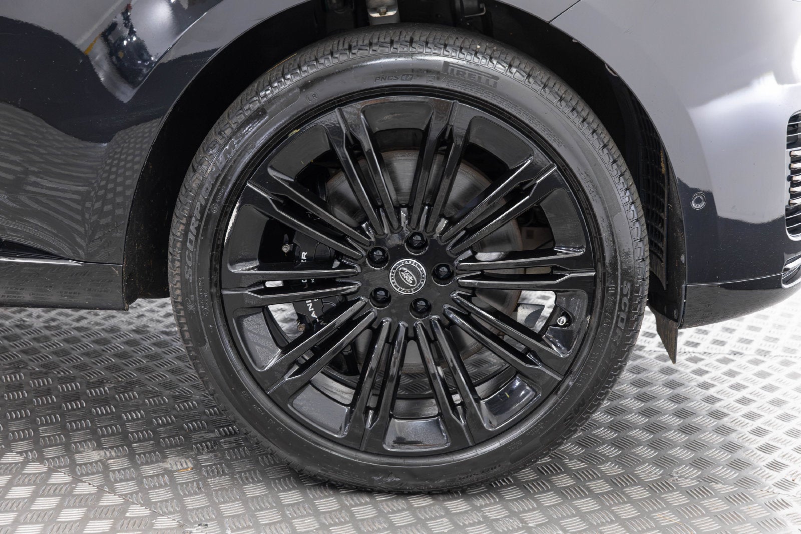 2025 Land Rover Range Rover SV