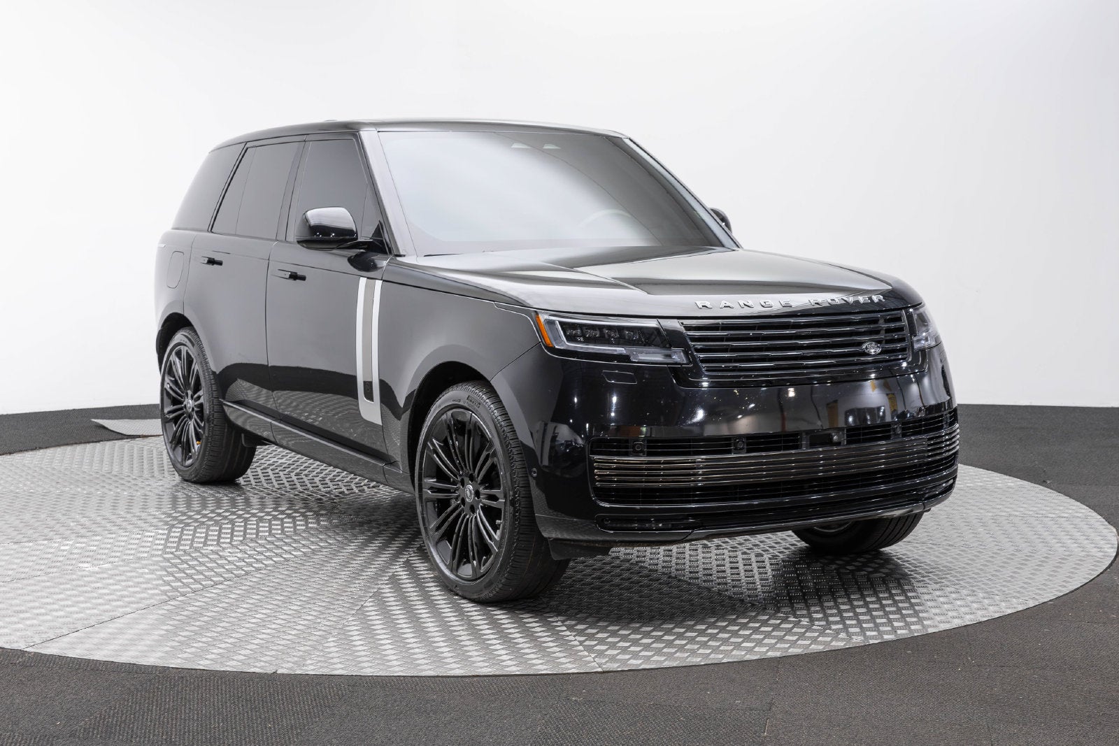 2025 Land Rover Range Rover SV