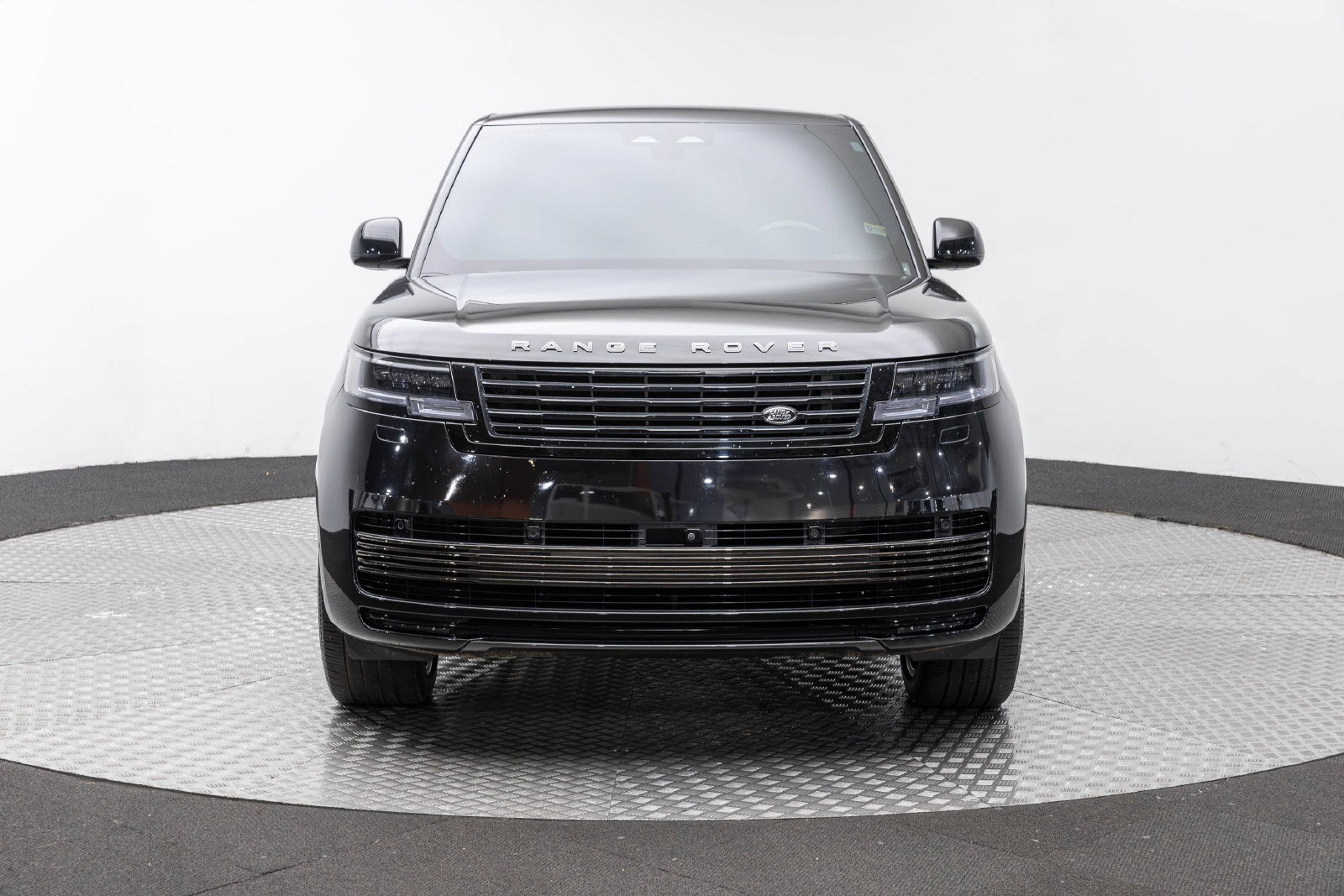 2025 Land Rover Range Rover SV