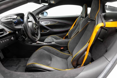 2023 McLaren Artura Coupe