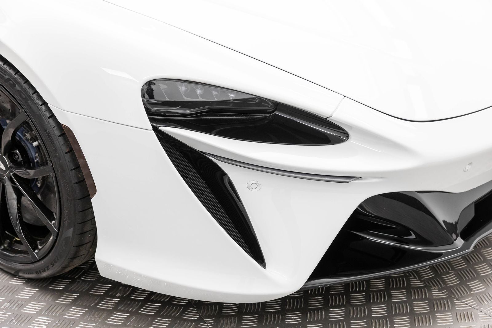 2023 McLaren Artura Coupe