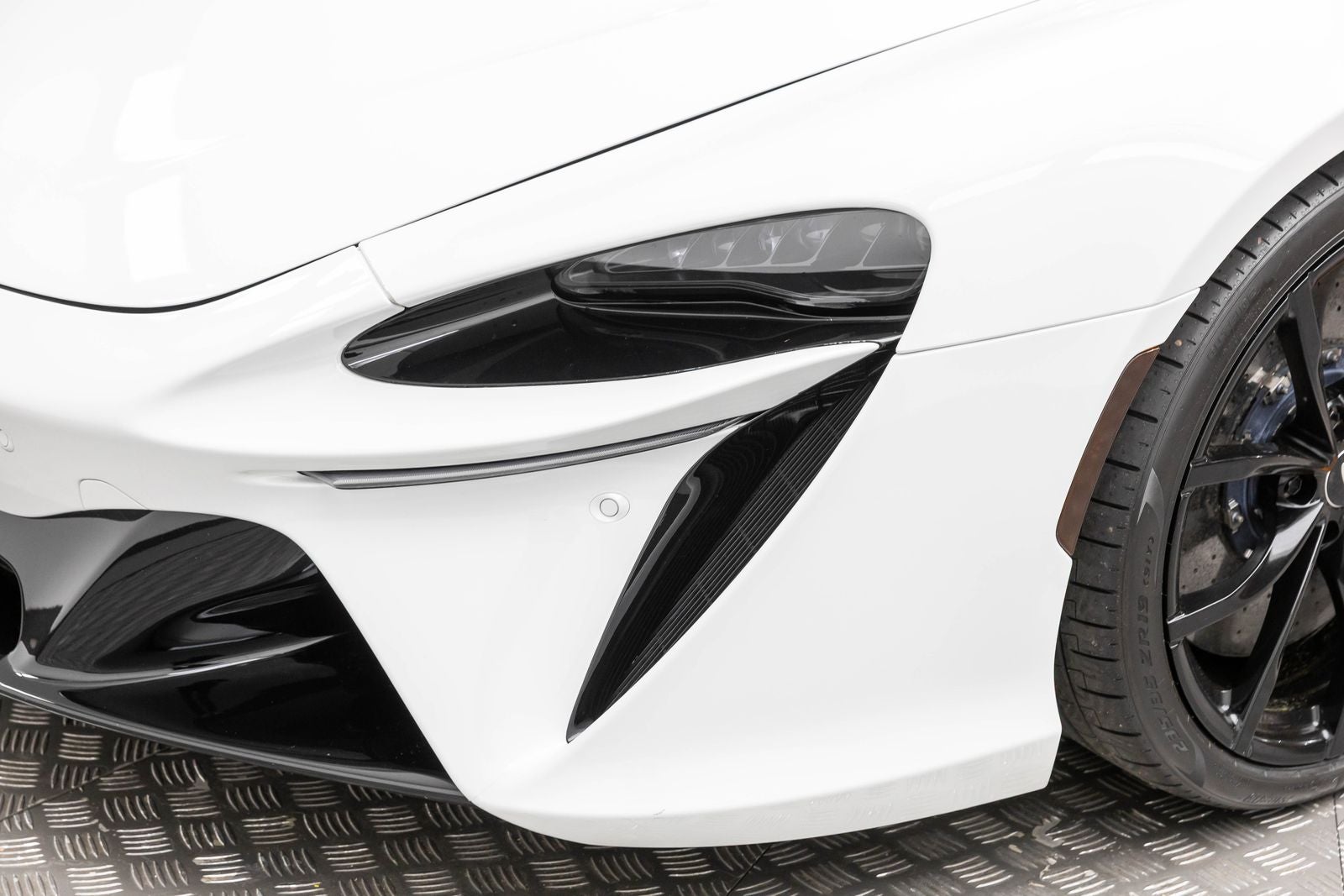 2023 McLaren Artura Coupe