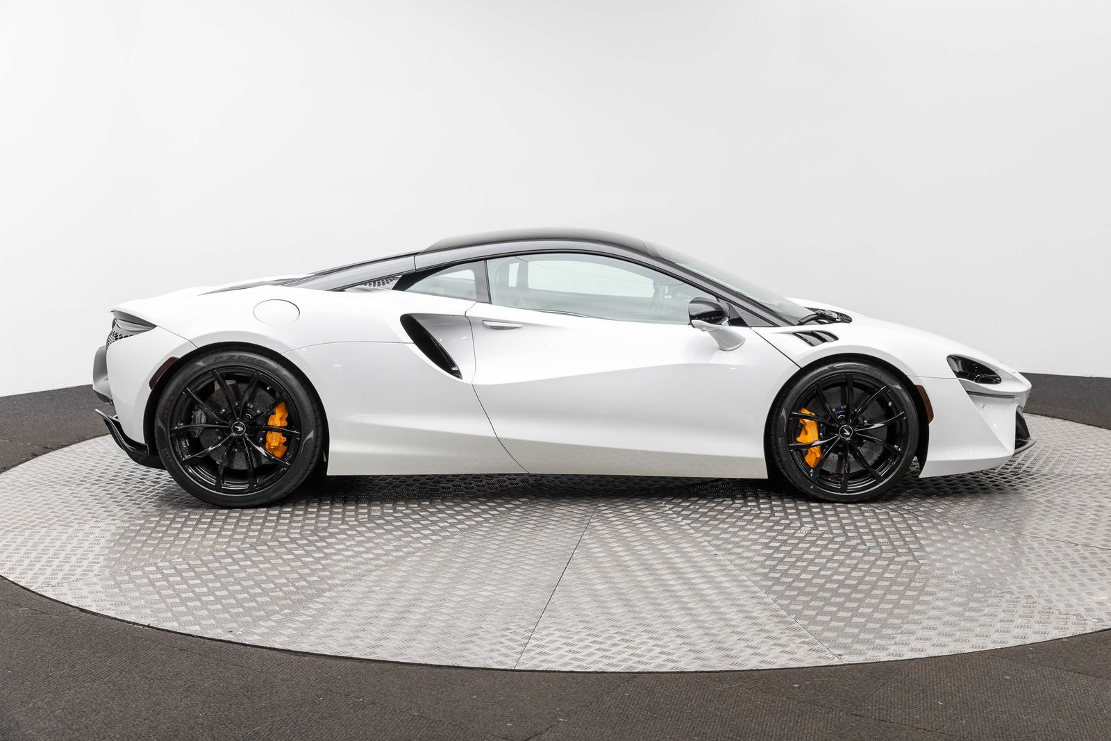 2023 McLaren Artura Coupe