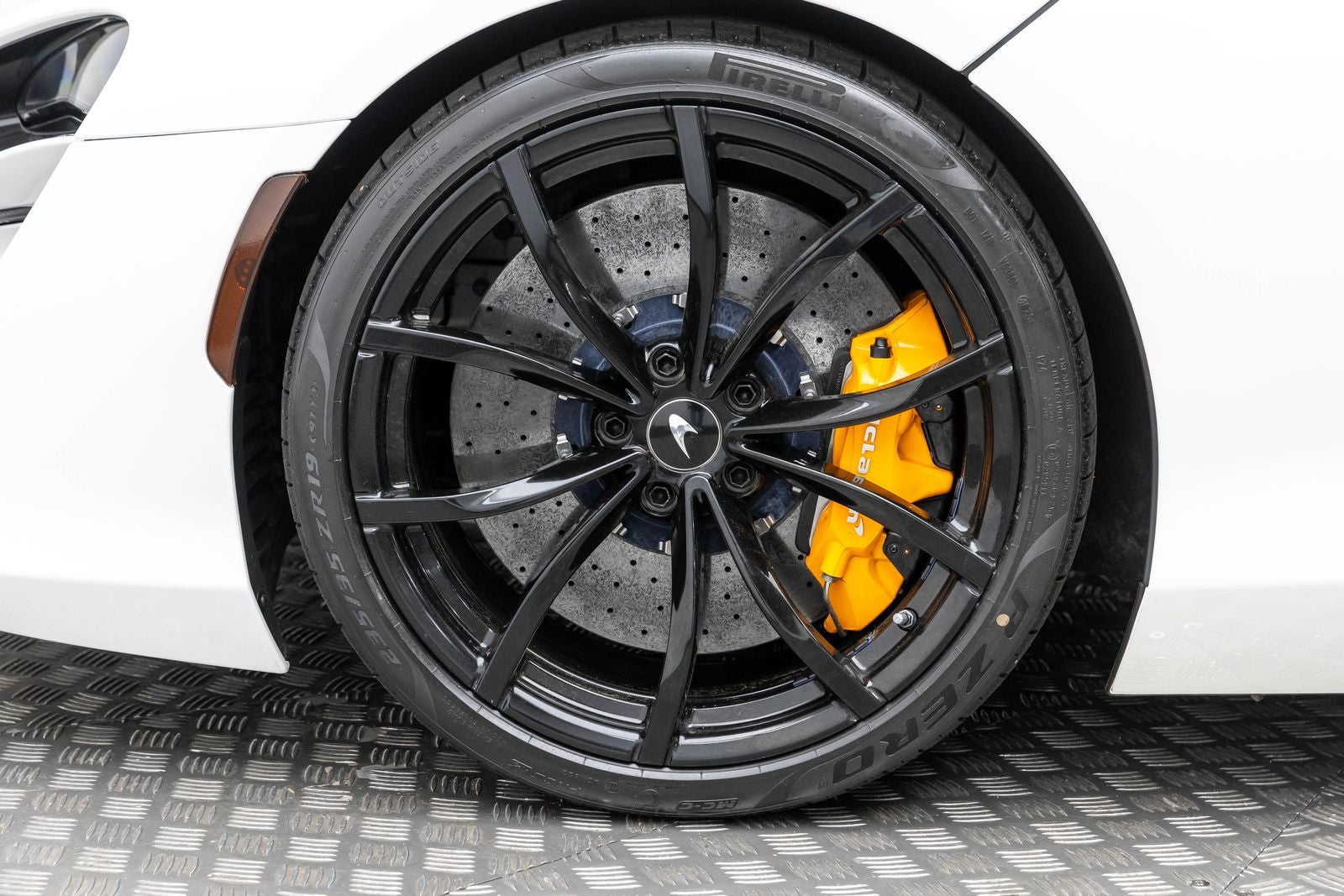 2023 McLaren Artura Coupe