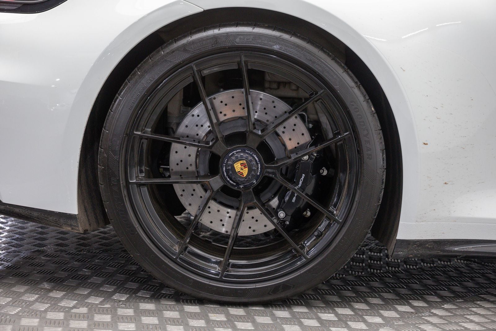 2025 Porsche 911 Carrera 4 GTS