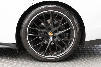 2023 Porsche Panamera 4