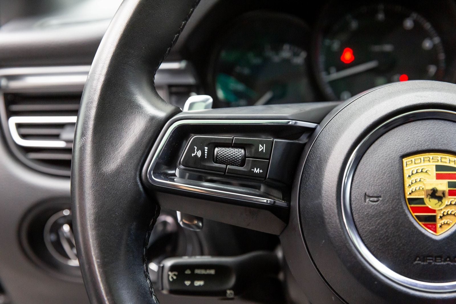 2022 Porsche Macan AWD