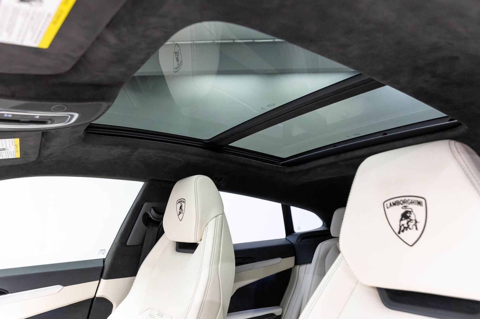 2019 Lamborghini Urus AWD