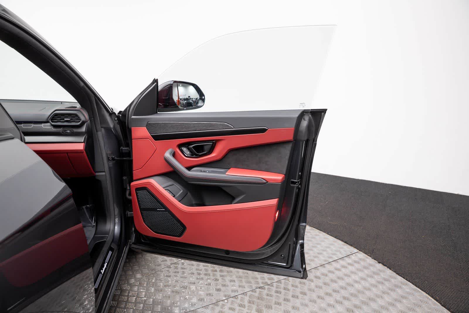 2023 Lamborghini Urus S