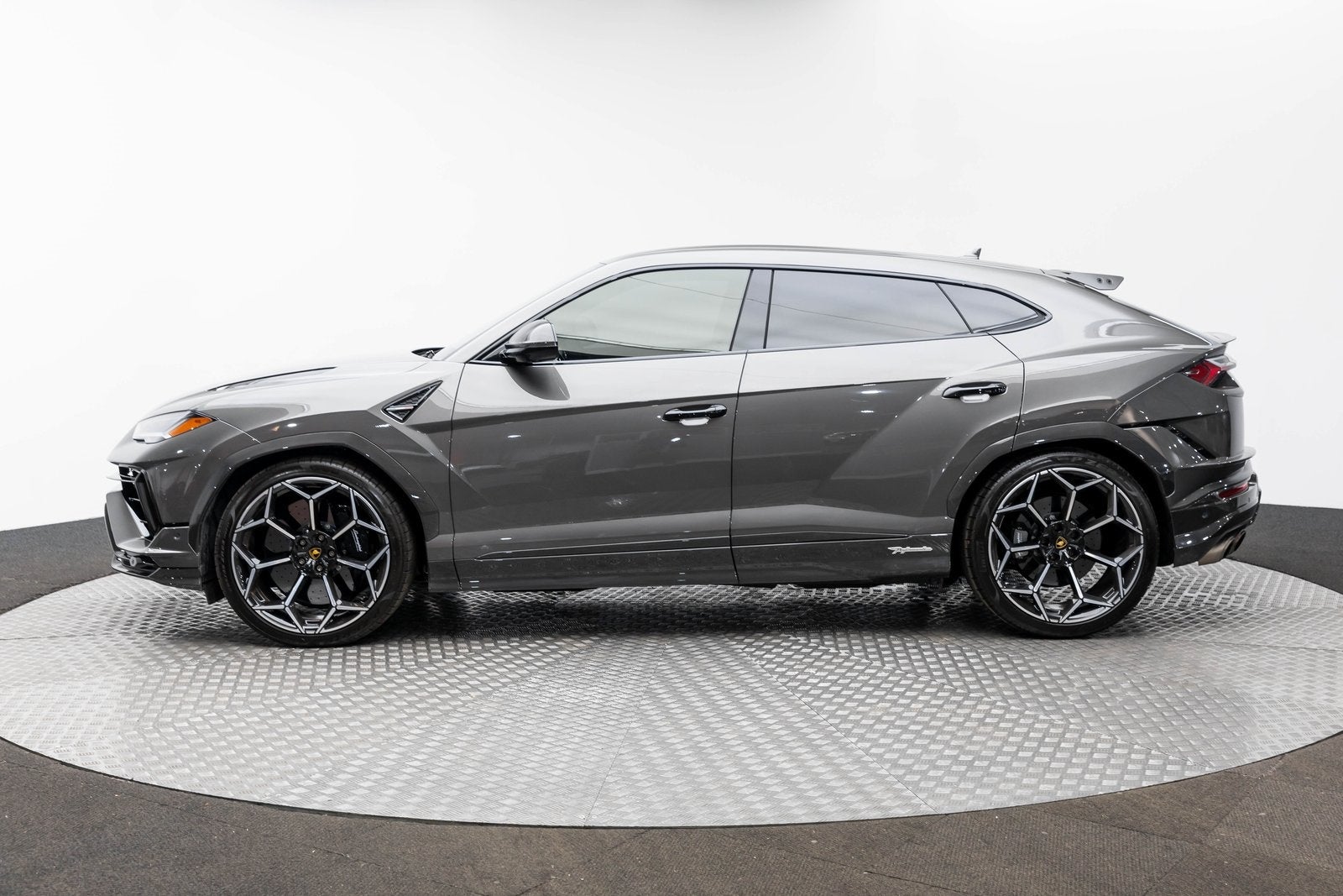 2023 Lamborghini Urus Performante