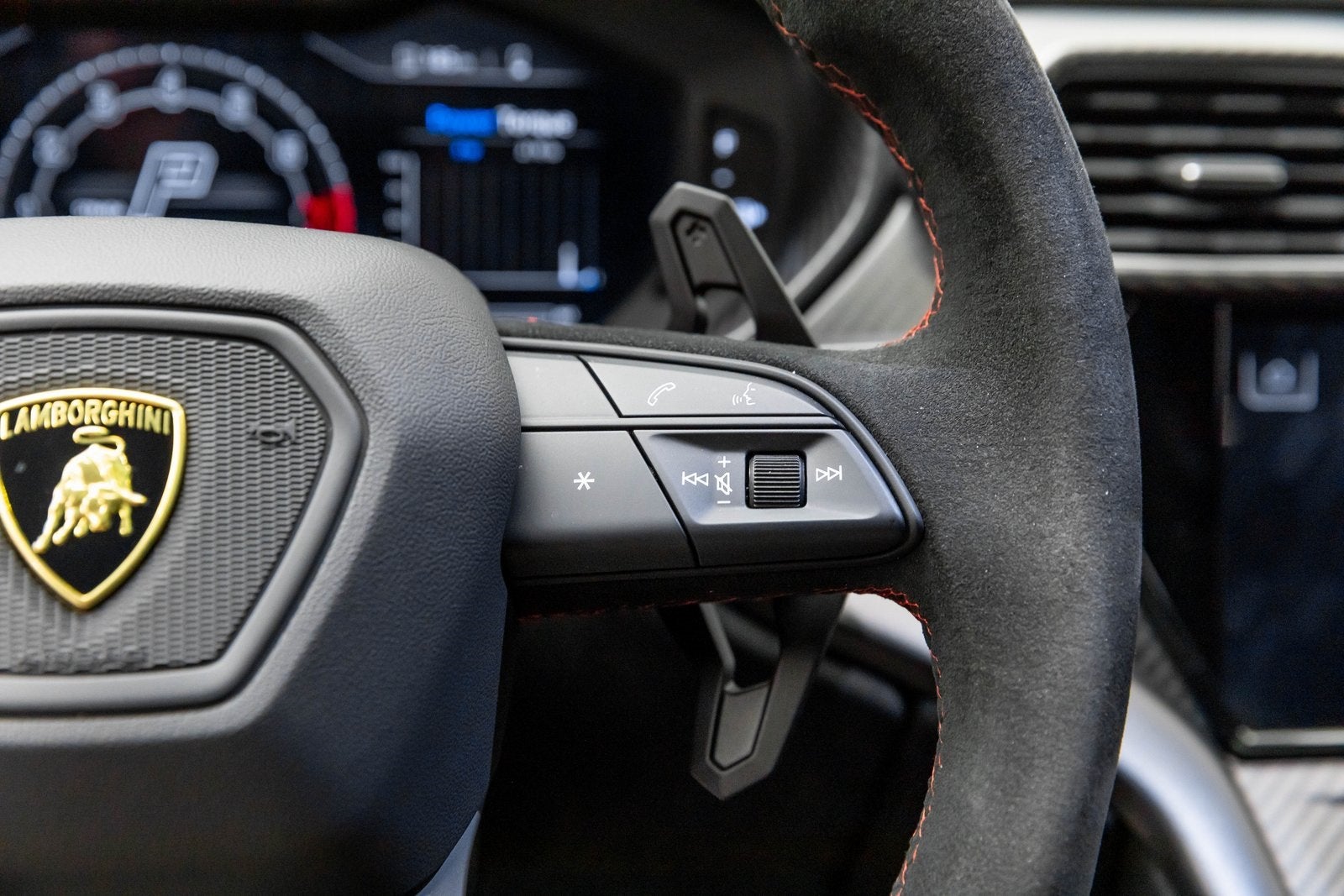 2023 Lamborghini Urus Performante