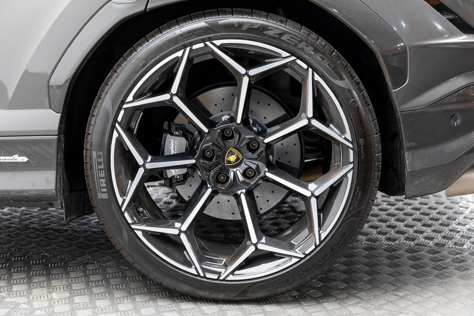 2023 Lamborghini Urus Performante